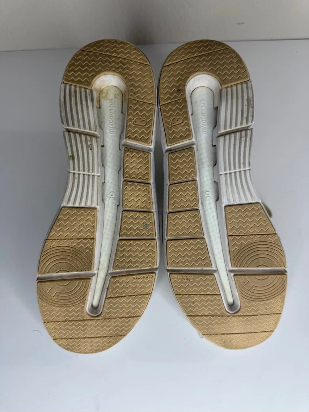 On Cloud The Roger Clubhouse Mid Women’s Size 7.5 Beige/white